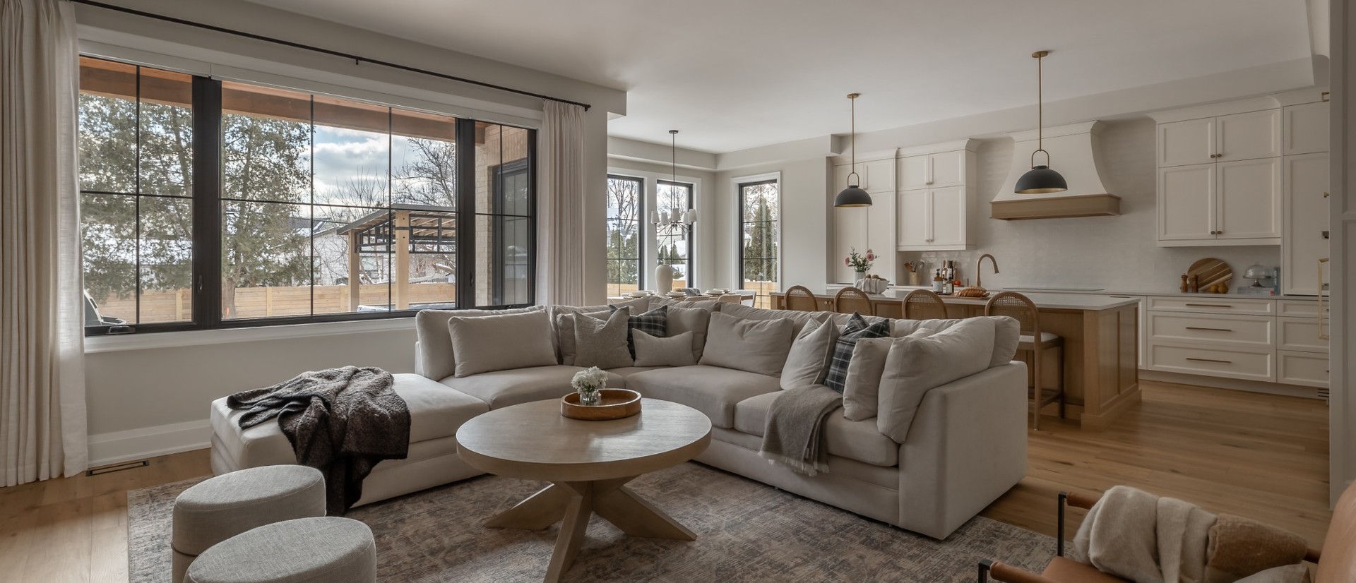 Toronto_Custom_Farmhouse_FullRoom_1920x826